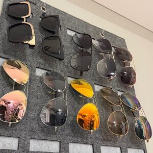 LOT OF SUNGLASSES - AUTH. RAY BAN & QUAY